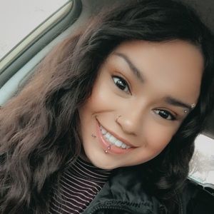 Meet your Posher, Estefani